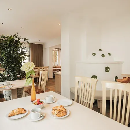 Zellersee 酒店 滨湖采尔