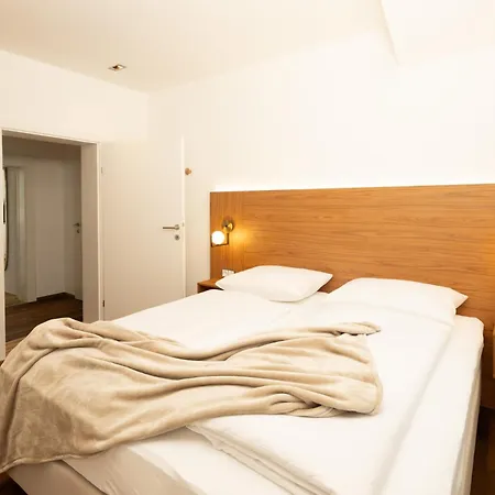 Zellersee 酒店 滨湖采尔