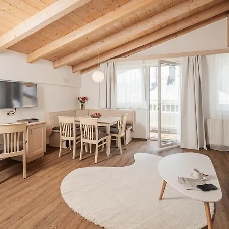 ホテル Zellersee ツェル アム ゼー