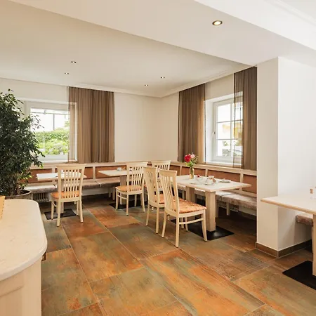 Hotel Zellersee 4*