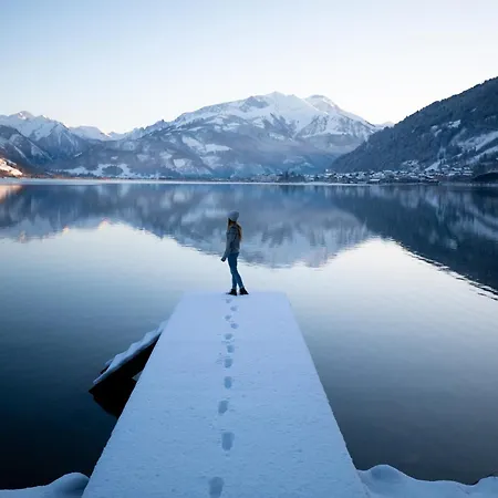 ホテル Zellersee ツェル アム ゼー